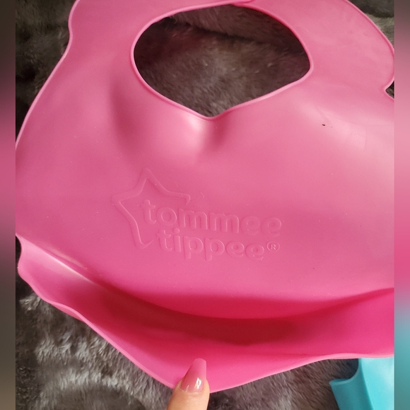 Tommee Tippee Feeding Bibs 2 pk - Picture 3 of 4